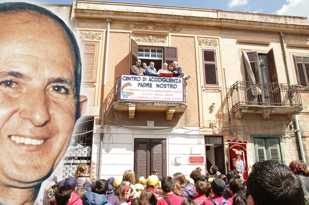 Foto dell'inaugurazione della sede del Centro di Accoglienza Padre Nostro - via Brancaccio m. 210