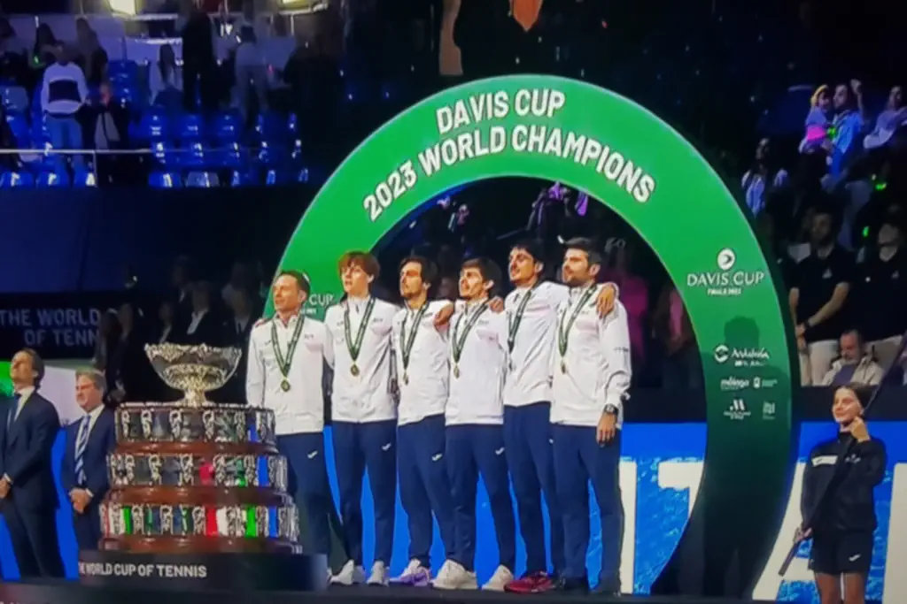 La premiazione dell'Italia che vince la Coppa Davis 2023