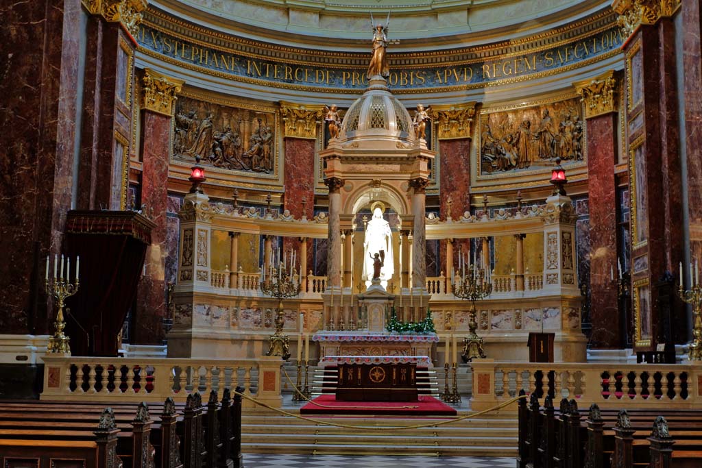 Basilica di Santo Stefano (interno, altare)