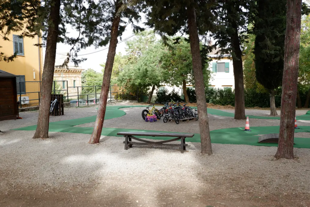 Parco giochi della Riserva Naturale Orientata di Bosco Ficuzza. La pista ciclabile