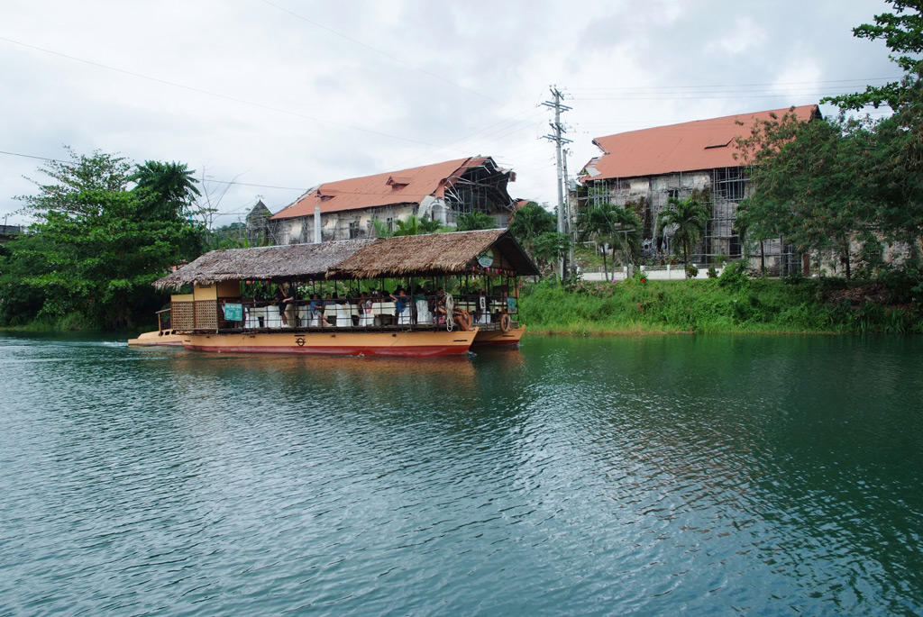 Tour con pranzo in battello sul fiume Loboc