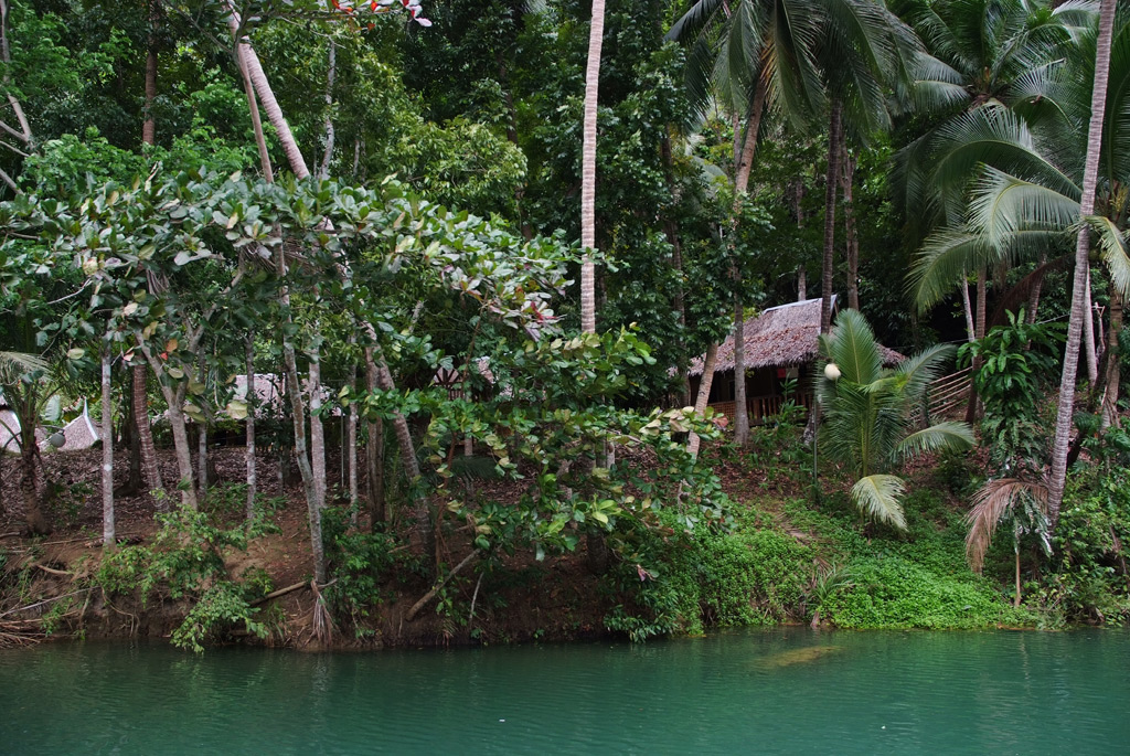 Villaggio lungo il fiume Loboc