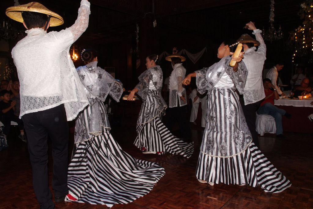 Danza del Tinikling