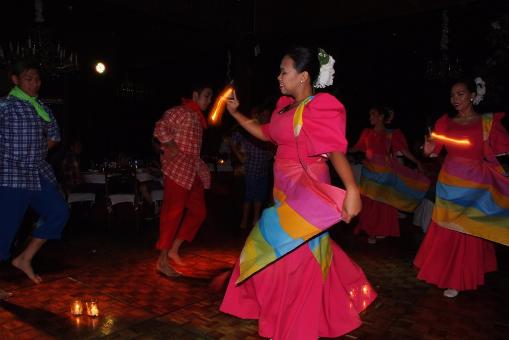 Danza del Tinikling