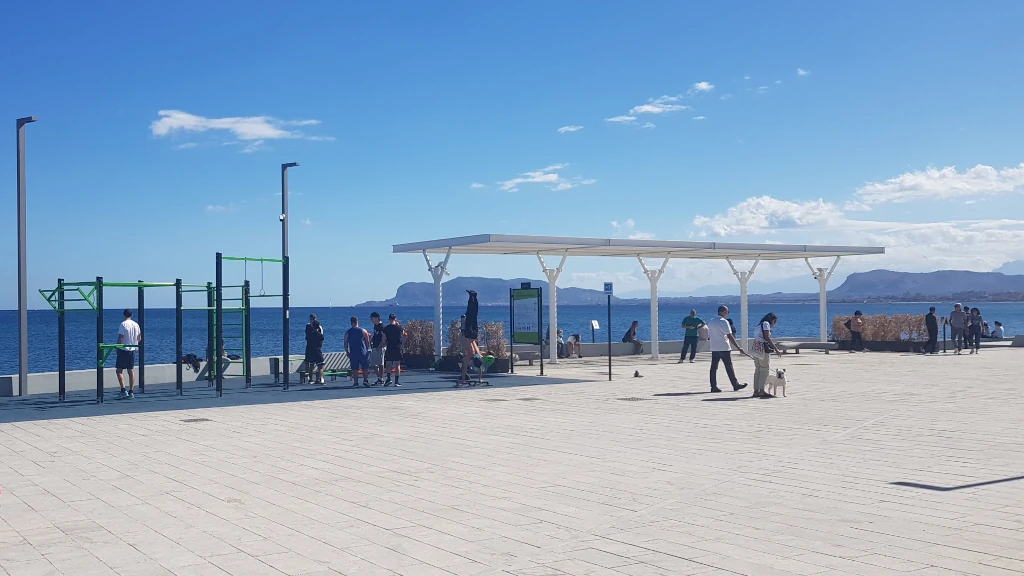 La palestra all'aperto sulla terrazza a mare del Foro Italico di Palermo