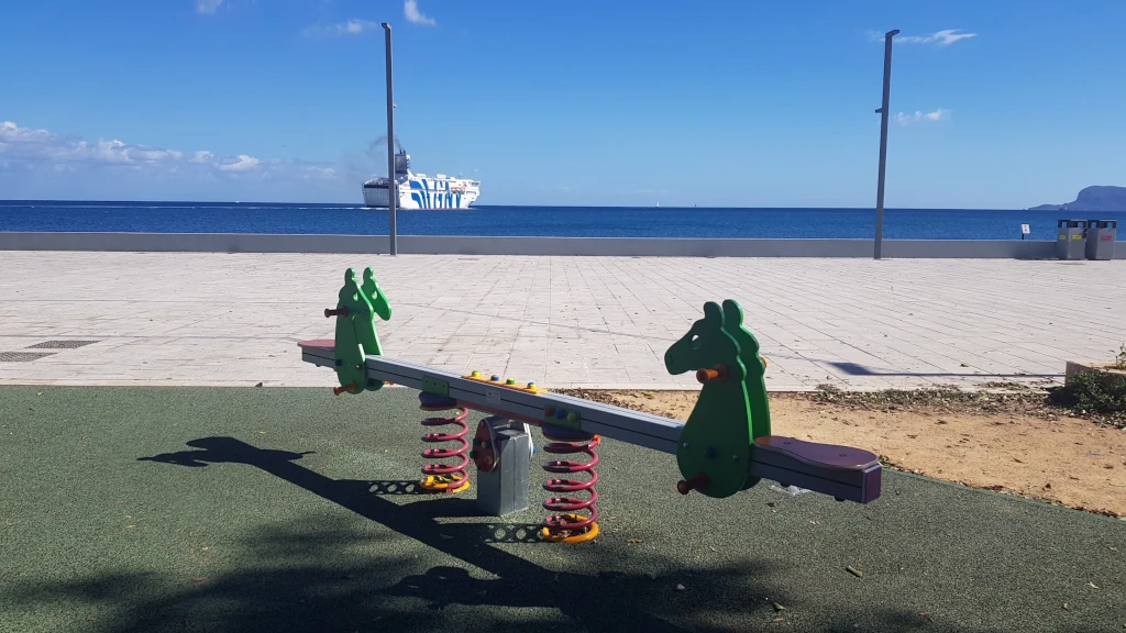 Altalena del parco giochi al Foro Italico di Palermo