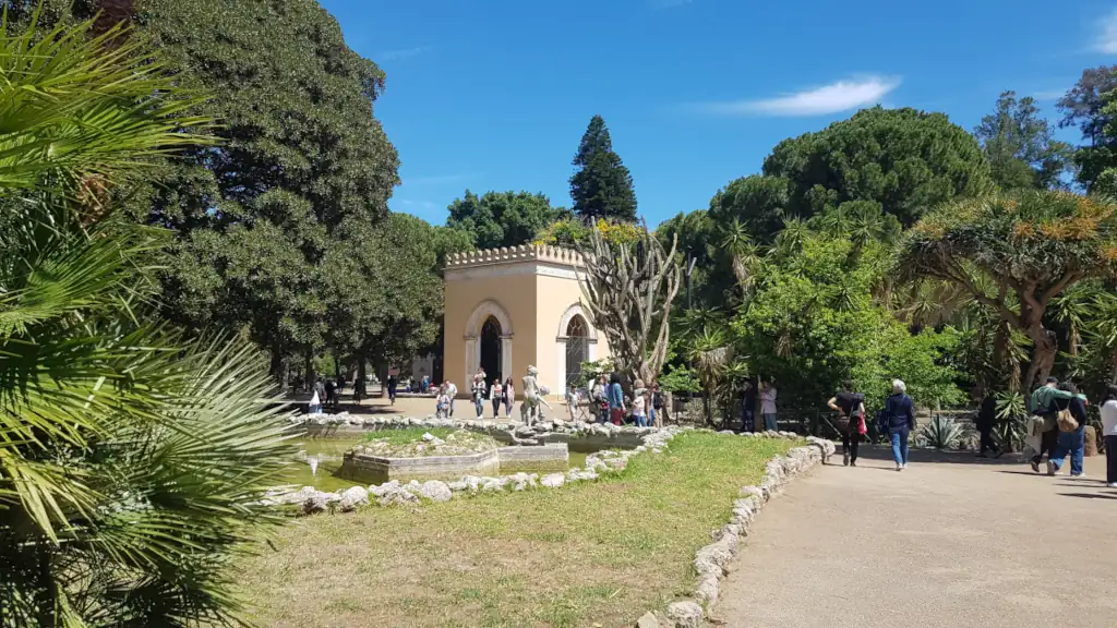 Vista sul torrino saraceno del Giardino Inglese