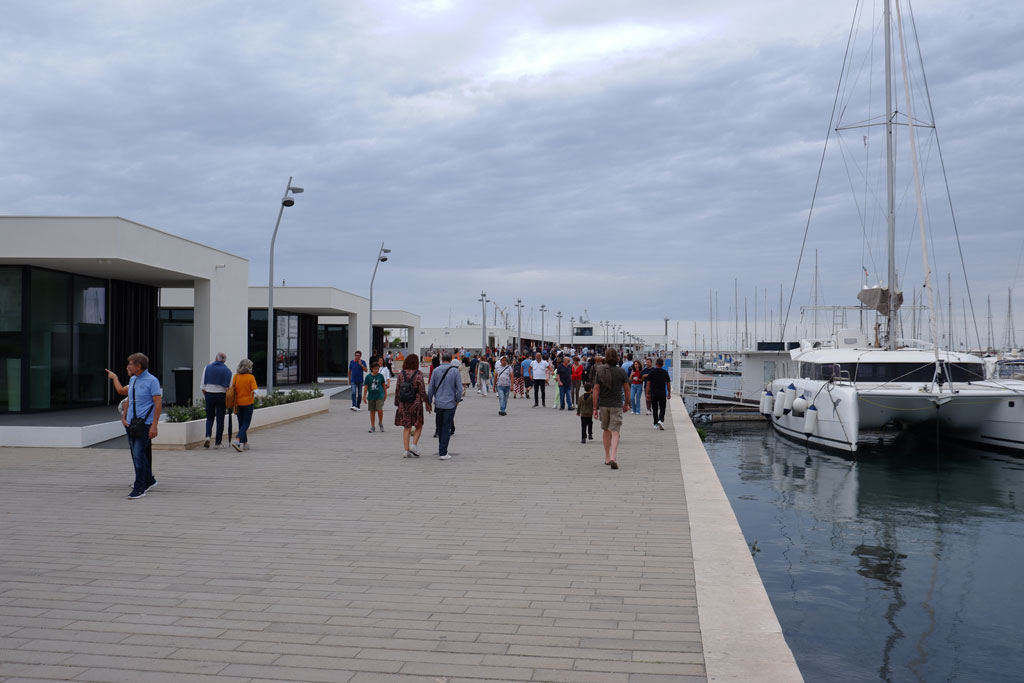 Palermo Marina Yachting - molo trapezoidale e fontana Marina