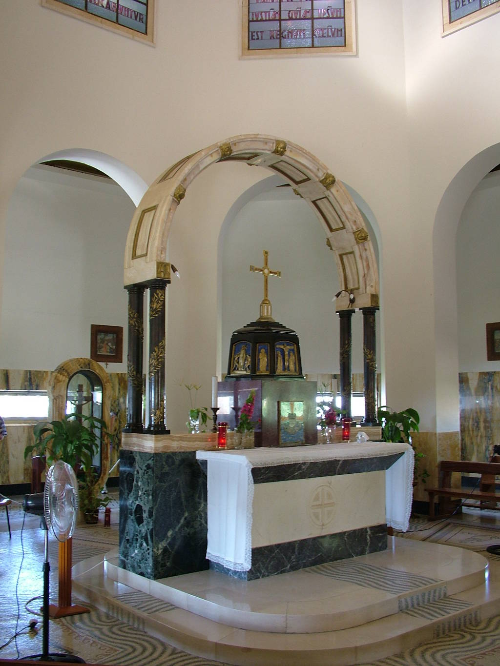 Chiesa delle Beatitudini all'interno (Tabga)