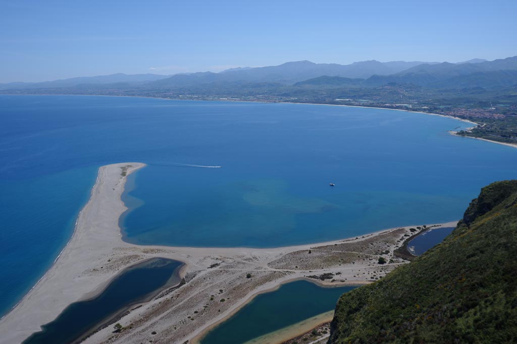 Tindari. Vista sui laghetti di Marinello