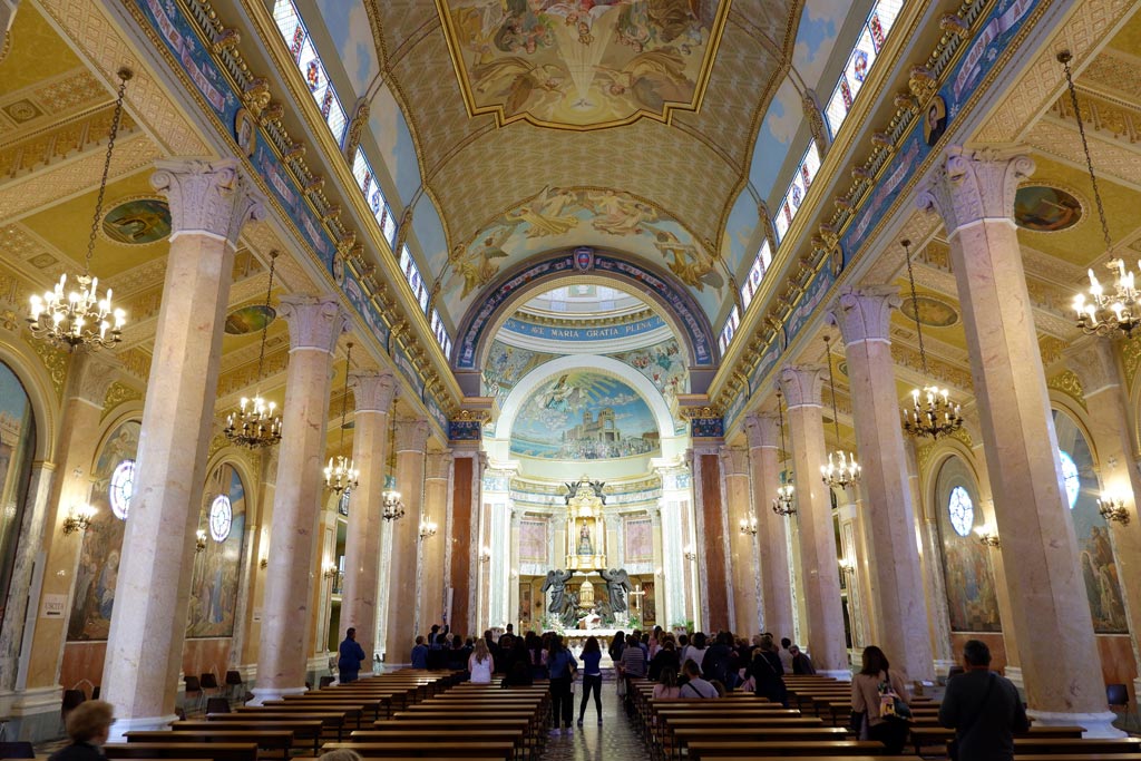 Il Santuario Maria SS. del Tindari (navata centrale)