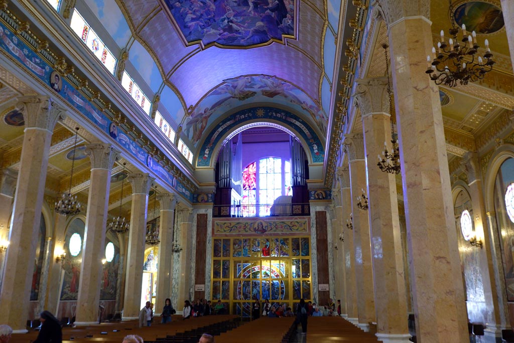 Il Santuario Maria SS. del Tindari (portale d'ingresso e organo)